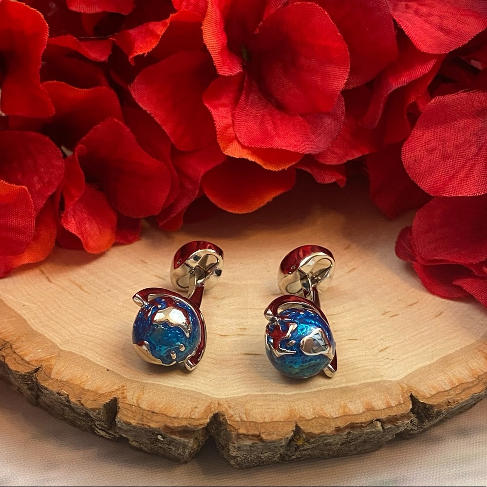 Rotating Blue World Globe Cufflinks - Picture 7 of 16